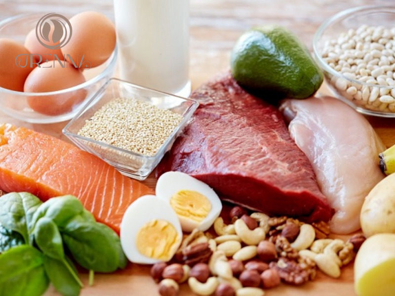 Chăm sóc tóc bị gàu và rụng nhiều cần có chế độ dinh dưỡng hợp lý