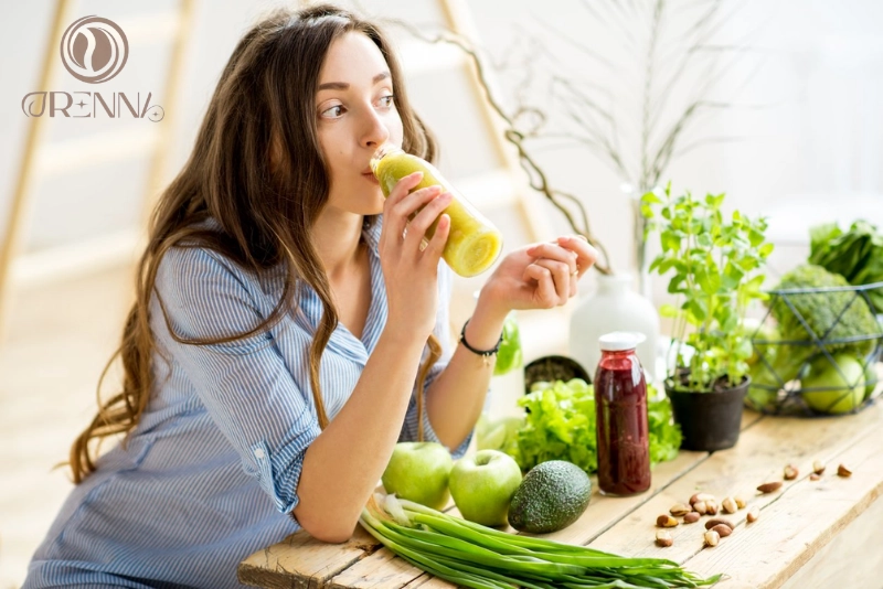 Chế độ dinh dưỡng và lối sống lành mạnh hỗ trợ tóc mềm mượt