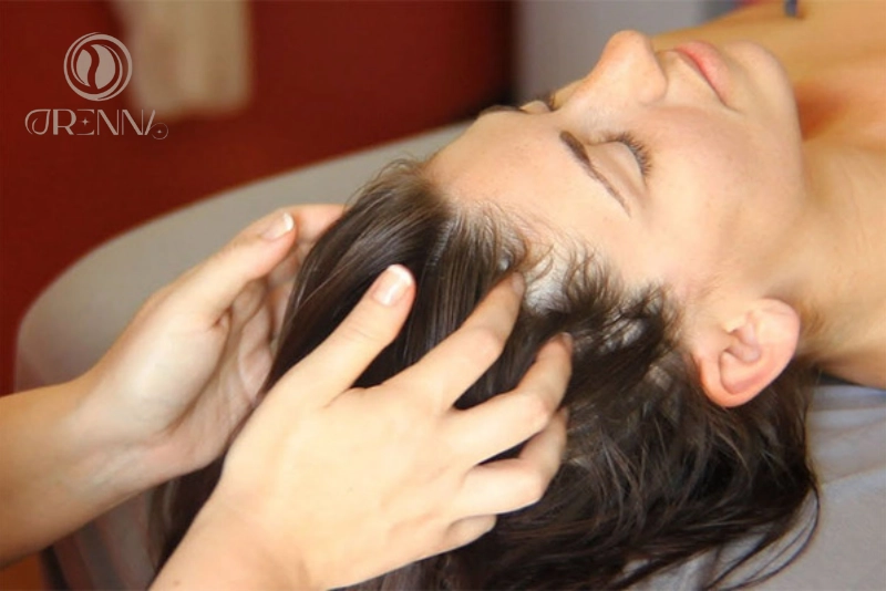 Massage da đầu đúng cách để kích thích lưu thông máu
