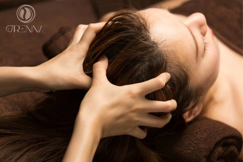 Massage da đầu kích thích mọc tóc