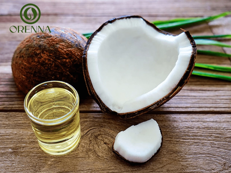 Dầu dừa là một nguyên liệu tự nhiên hỗ trợ cải thiện sức khỏe da đầu và tóc